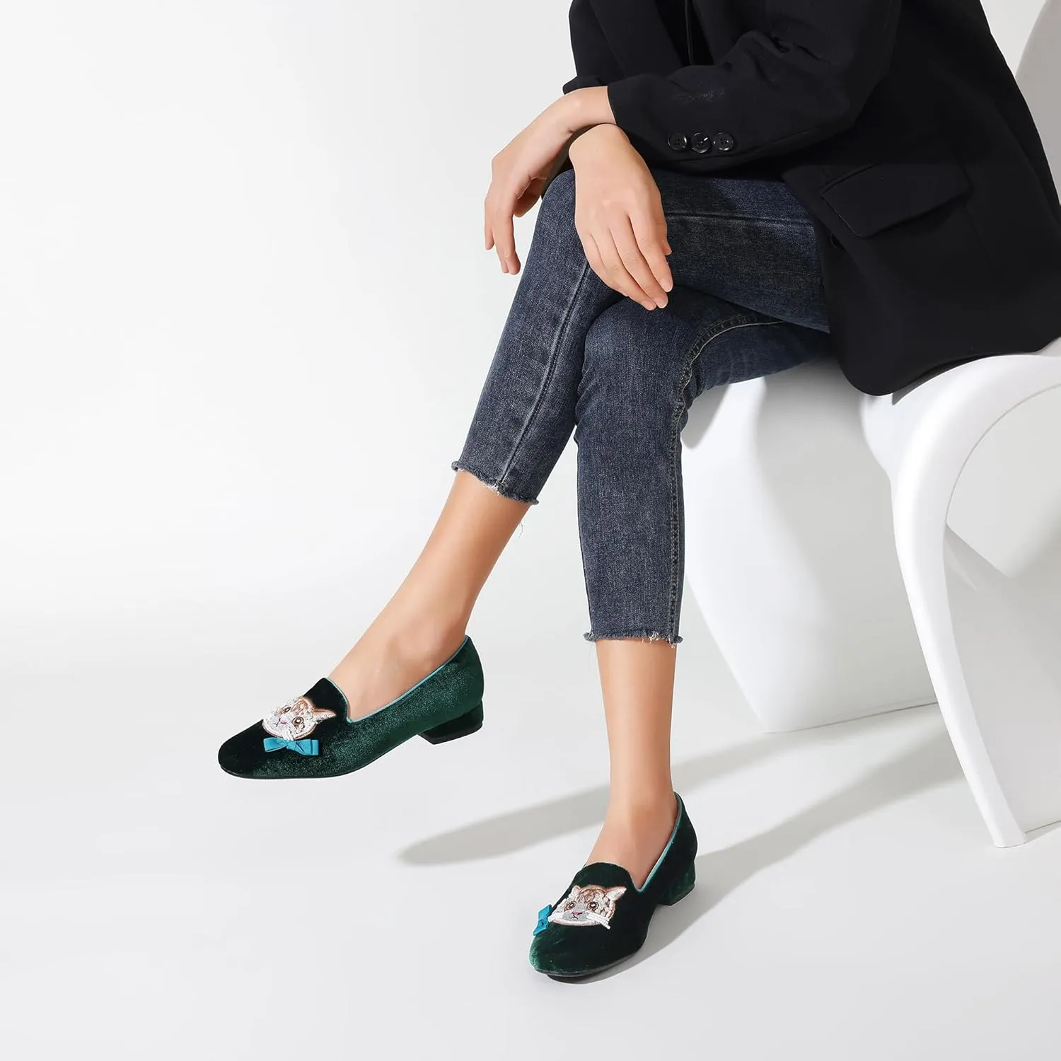 Embroidered Loafers for Women Round Toe Velvet Flats with Bow Cat Head Pattern
