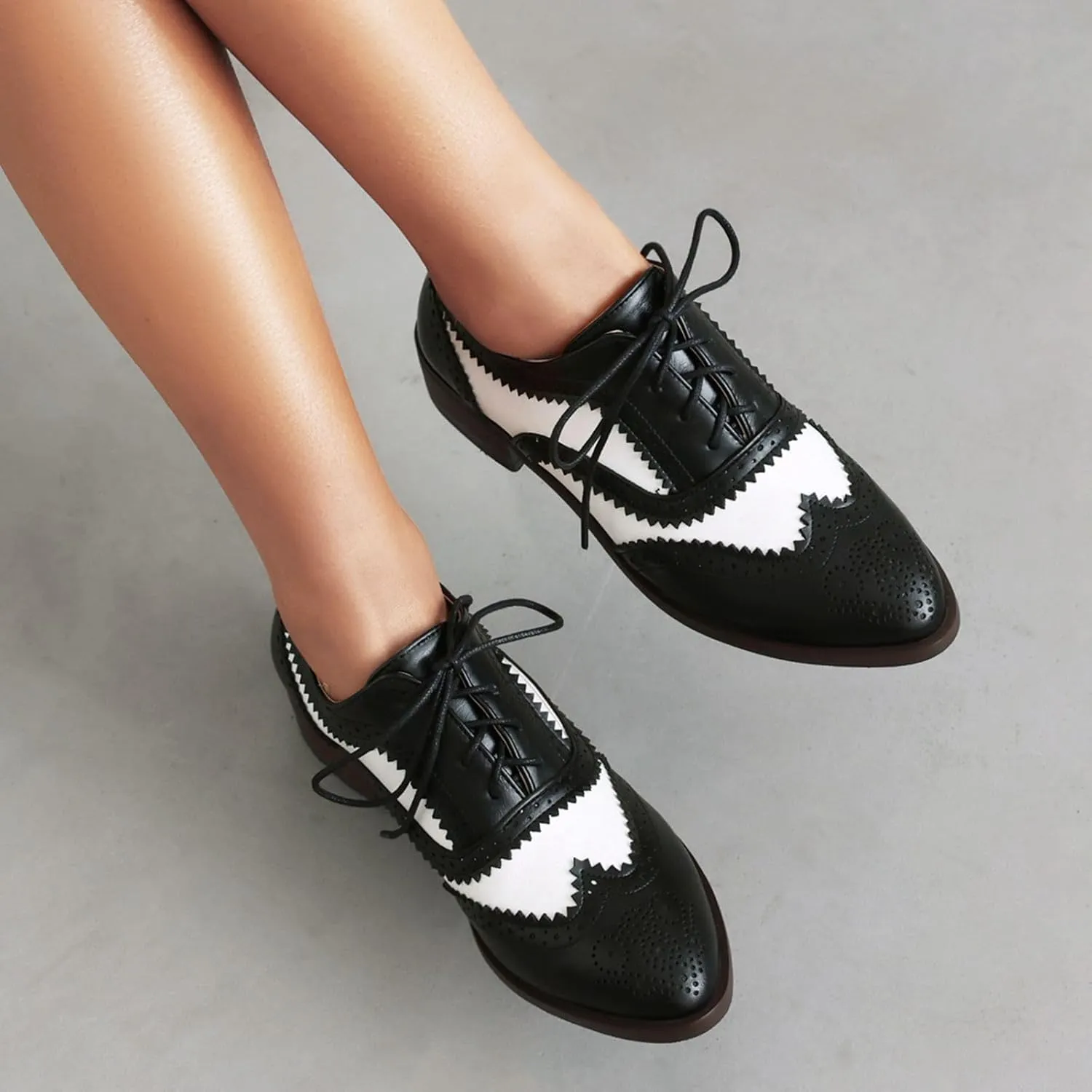 Womens Wingtip Oxford Brogue Shoes Lace up Pointed Toe Chunky Low Heel Pumps Casual Comfortable Party Dress Shoes