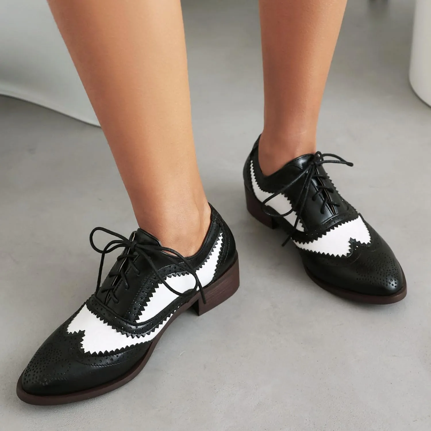 Womens Wingtip Oxford Brogue Shoes Lace up Pointed Toe Chunky Low Heel Pumps Casual Comfortable Party Dress Shoes