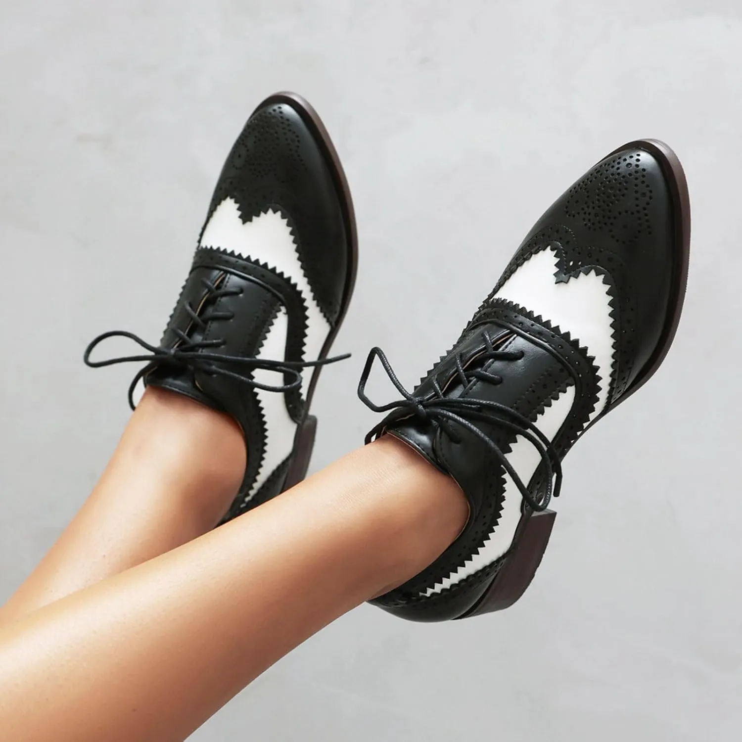 Womens Wingtip Oxford Brogue Shoes Lace up Pointed Toe Chunky Low Heel Pumps Casual Comfortable Party Dress Shoes